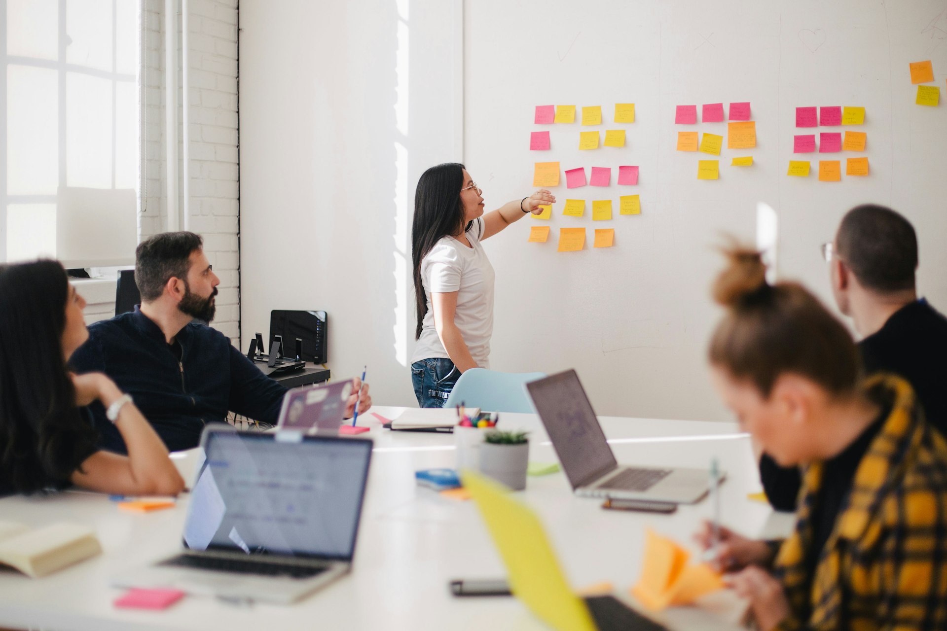 Team-Meeting zur Mitarbeiterumfrage